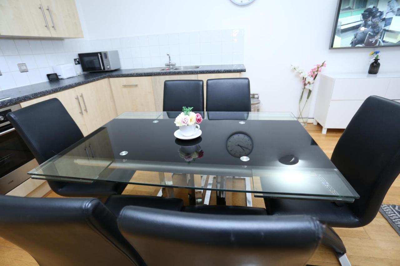 Gorgeous 2 Bedroom 2 Bathroom Woolwich Londra Esterno foto