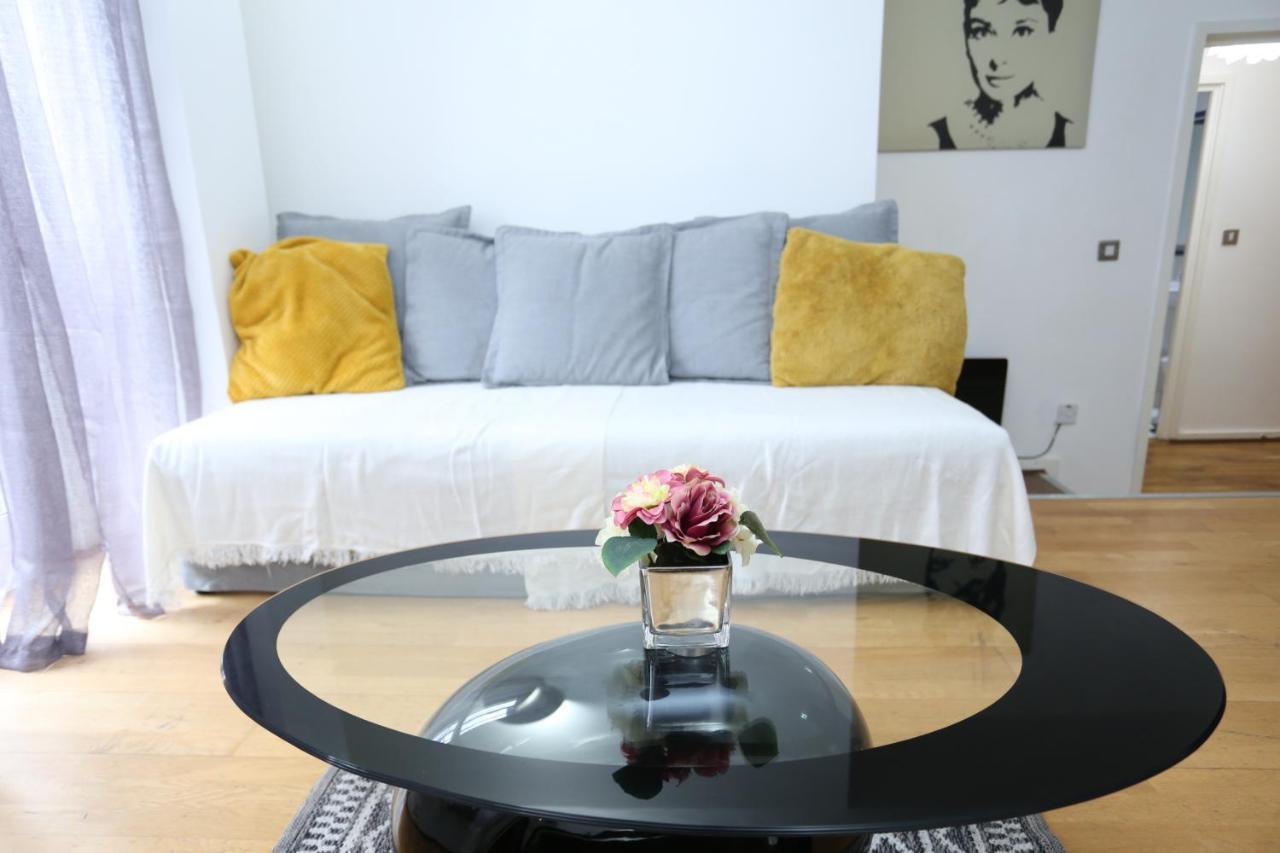 Gorgeous 2 Bedroom 2 Bathroom Woolwich Londra Esterno foto