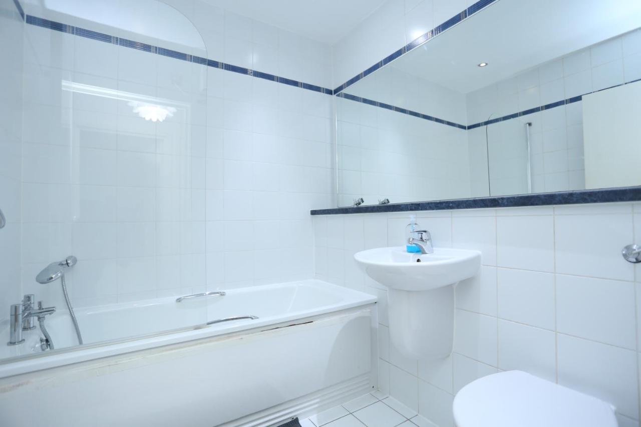 Gorgeous 2 Bedroom 2 Bathroom Woolwich Londra Esterno foto